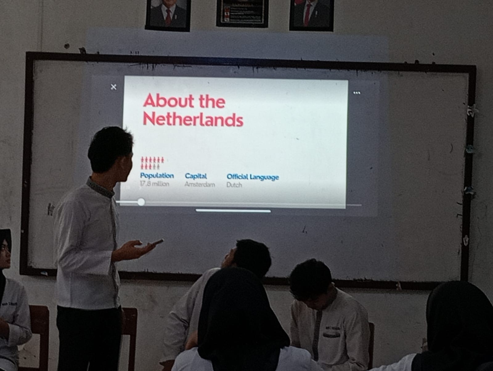 Kreatif Siswa MAN 2 Bogor Menggunakan Fasilitas Sekolah