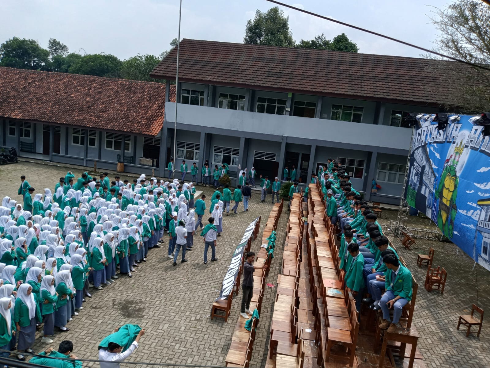 Persiapan Pemotretan Angkatan Kelas XII MAN 2 Bogor Berjalan Tertib dan Terkoordinasi