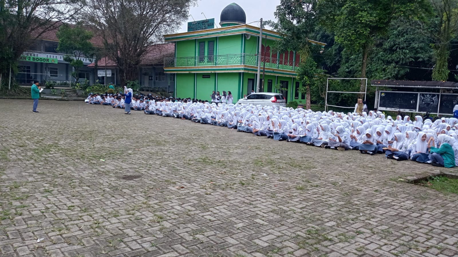 SERASI di Bawah Langit Saat Lapangan Upacara Penuh dengan Narasi