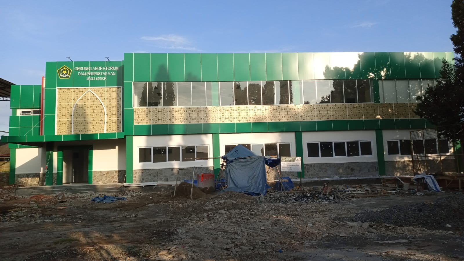 Tinjau Proyek SBSN Pembangunan Gedung Perpustakaan Masuk Tahap Finishing