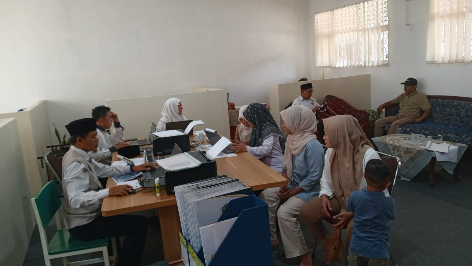 Lebih dari Sekadar Pendaftaran Pelayanan Sepenuh Hati Panitia PPDB bagi Orang Tua