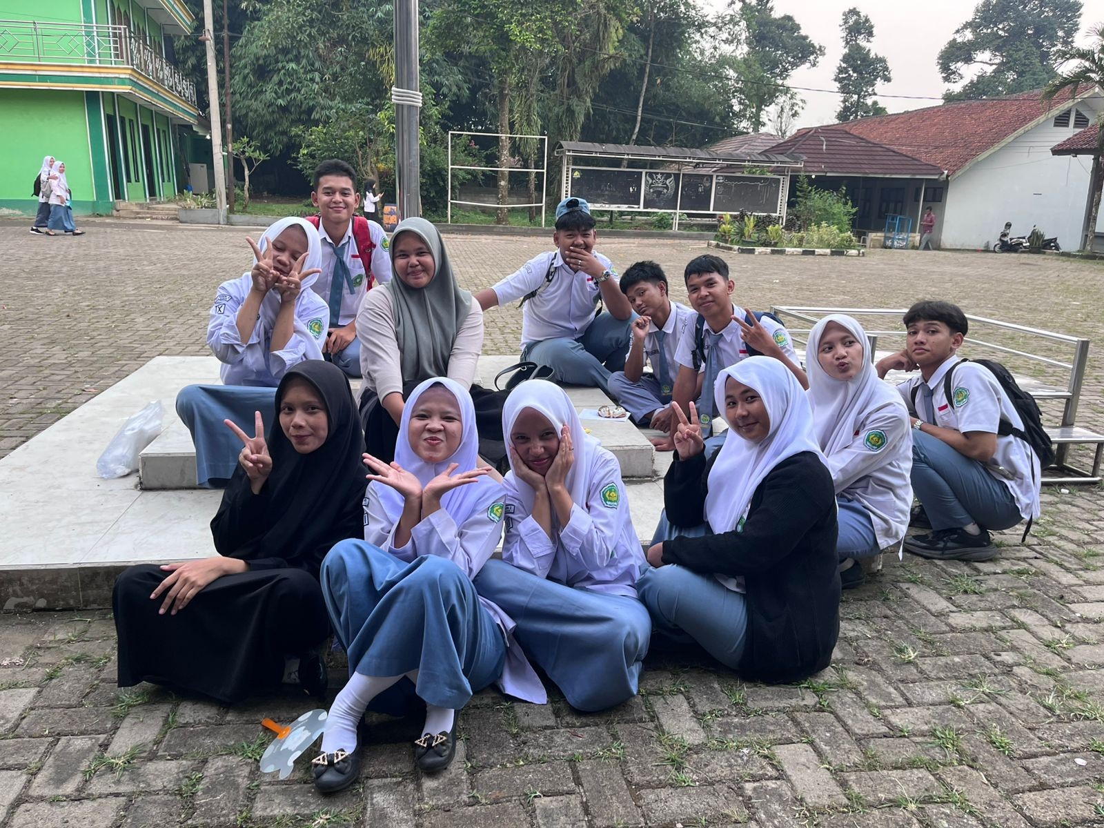 Latihan Rutin Paskibra MAN 2 Bogor Tempa Disiplin dan Pererat Kekompakan Siswa