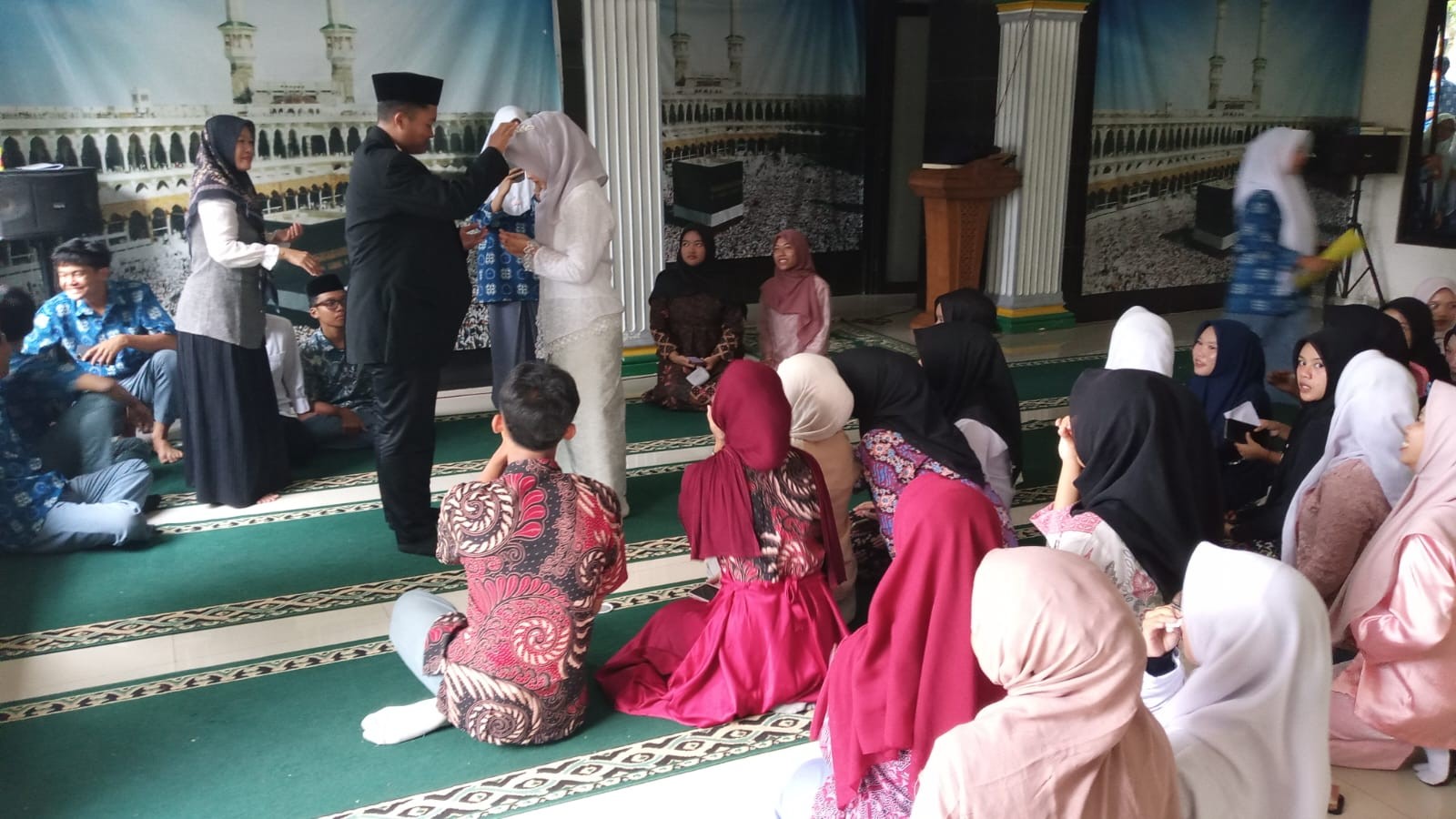 Siswa Kelas XI C MAN 2 Bogor Gelar Praktik Tata Cara Pernikahan di Masjid Ar-Rohmah