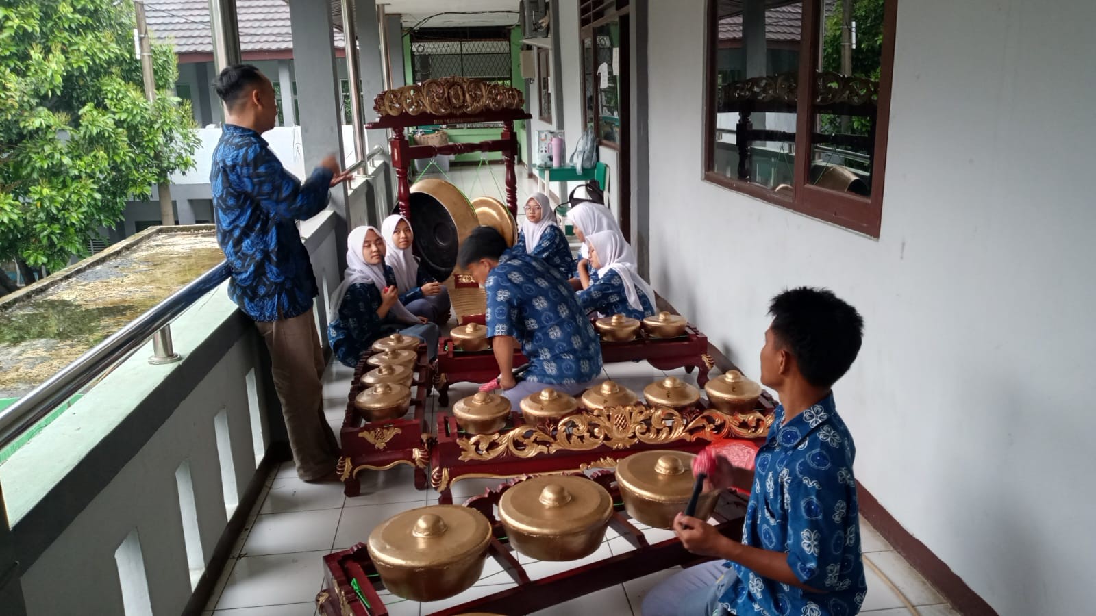 Peran Guru Seni Budaya sebagai Agen Konservasi Nilai Tradisional Melalui Gamelan