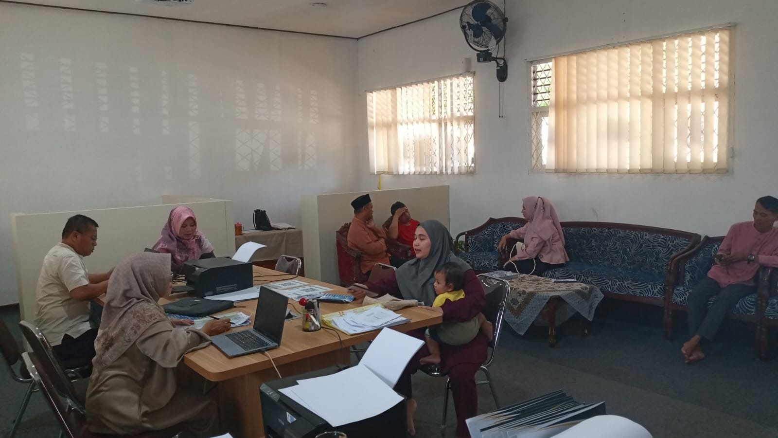 Panitia PMBM Berikan Pelayanan Prima Bagi Calon Orang Tua Siswa Jalur Reguler