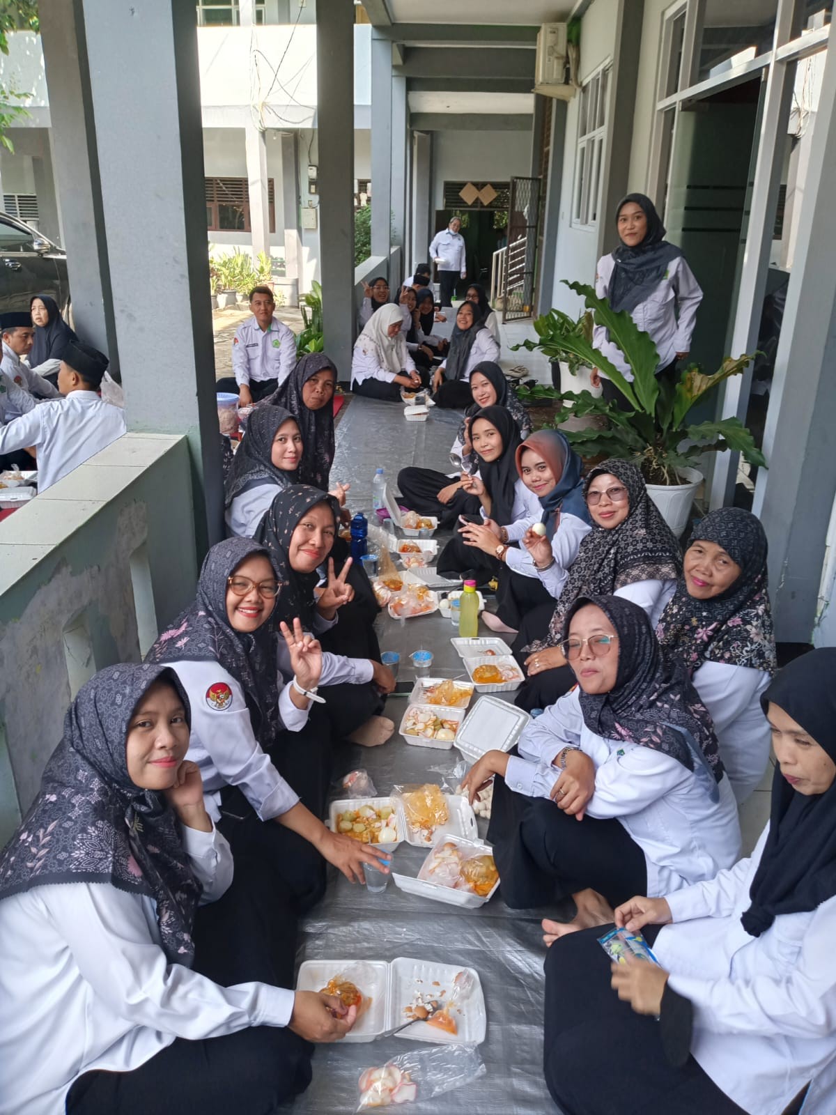 Perkuat Silaturahmi, Keluarga MAN 2 Bogor Gelar Tasyakuran dan Makan Bersama