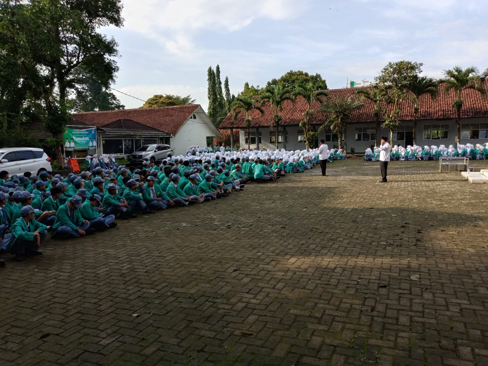 Waka Kesiswaan dan Waka Kurikulum Sampaikan Pengumuman Penting Usai Upacara di MAN 2 Bogor