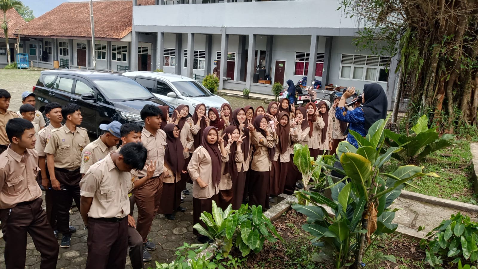 Ubah Suasana Kelas, Belajar Rantai Makanan Kini Lebih Menantang di Luar Ruangan