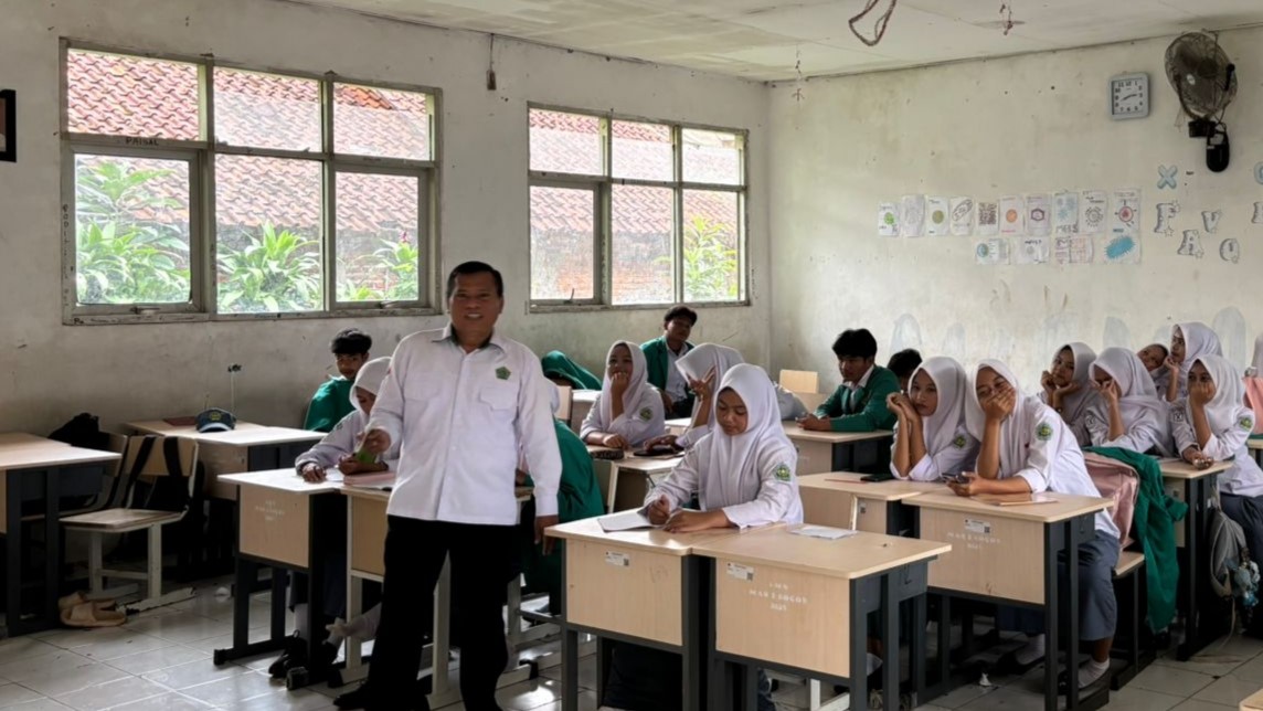 Guru Bahasa Inggris MAN Lakukan KegiataN ~Vocabulary Building through Reading~ untuk Meningkatkan Pe