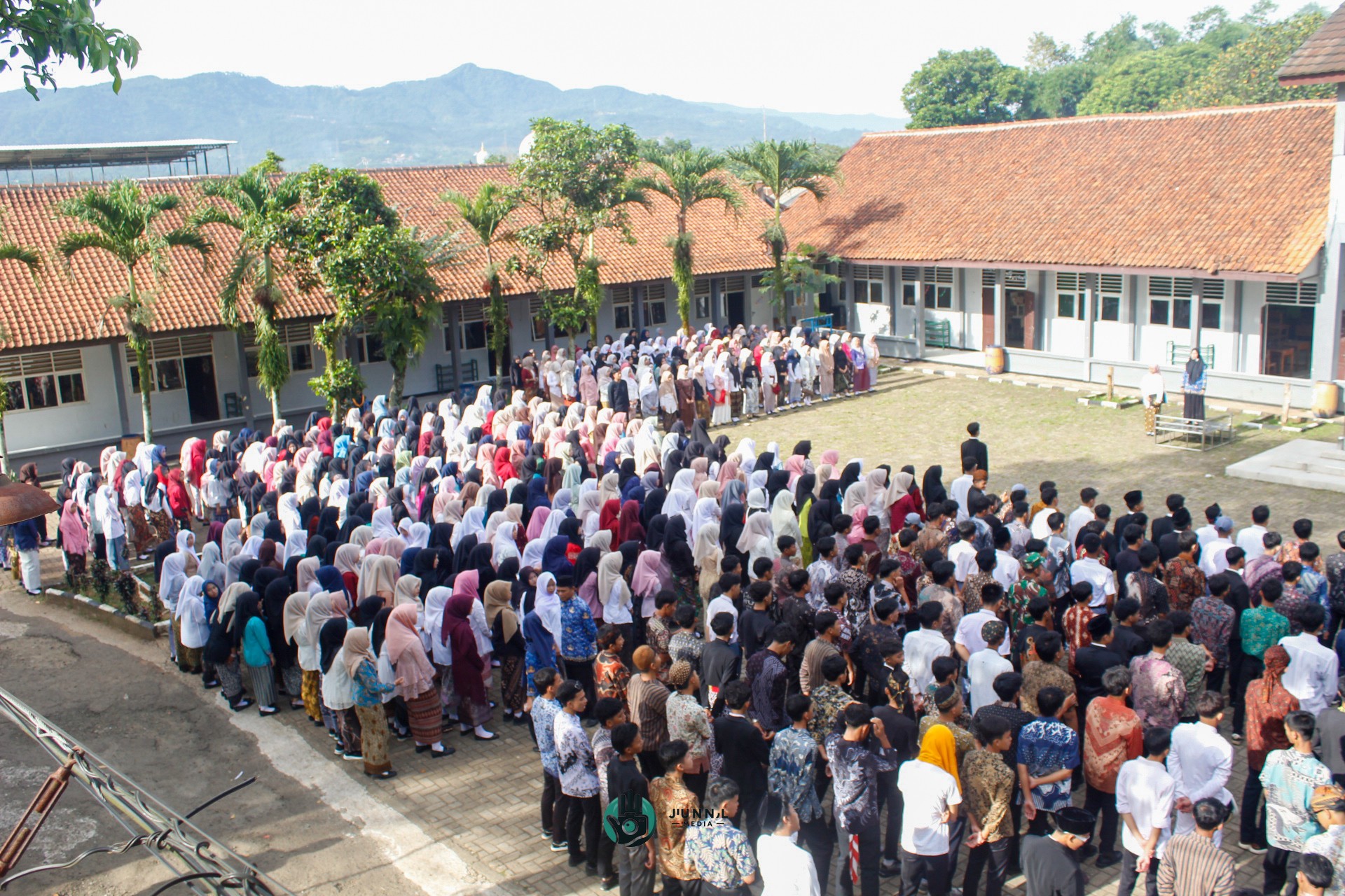 Semangat Kepahlawanan Berkobar di MAN 2 Bogor Lewat Upacara Hari Pahlawan