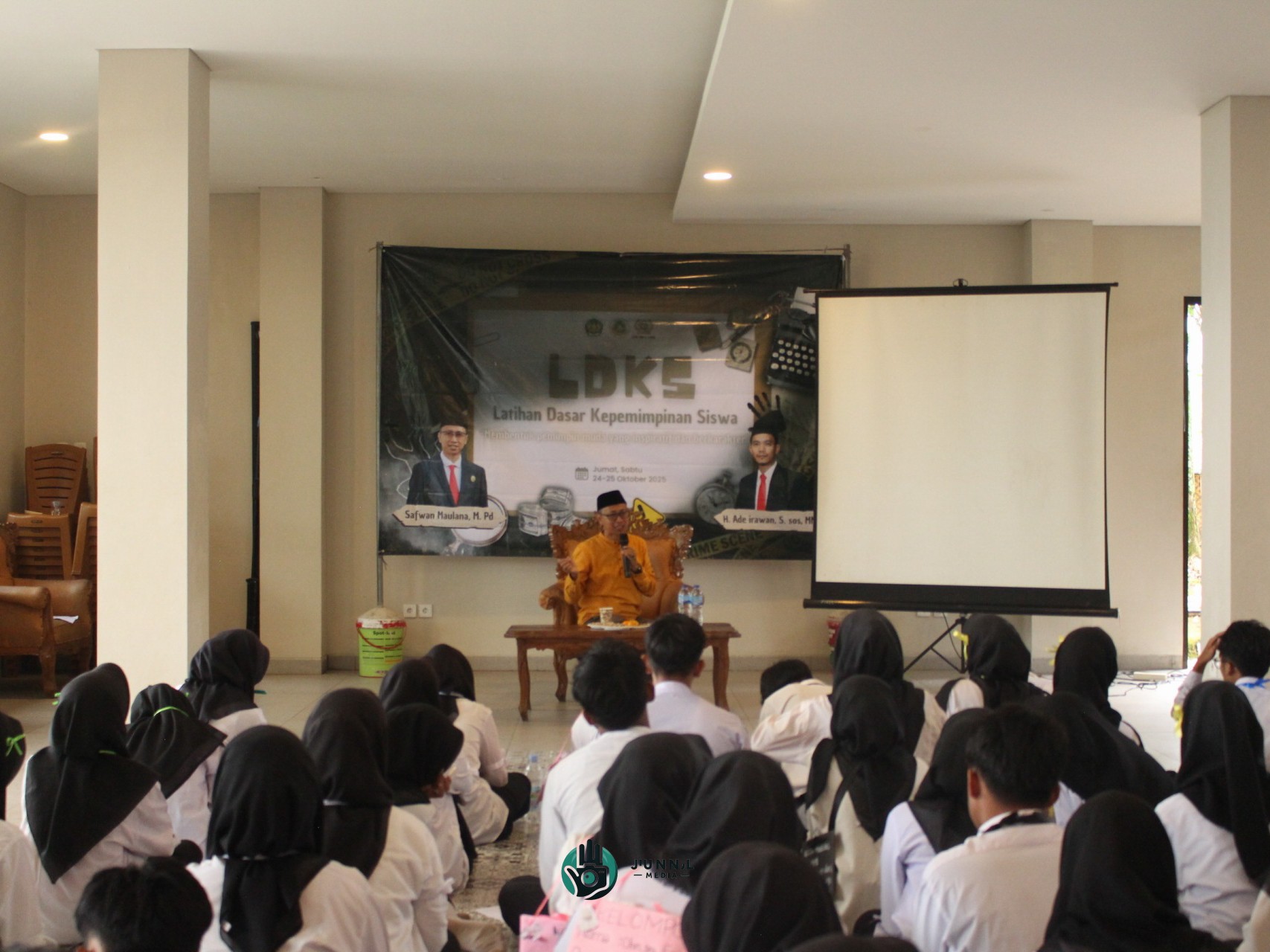 Kepala MAN 2 Bogor Dorong Siswa Pahami Kebijakan Keorganisasian Lewat LDKS di Villa Bukit Kenangan