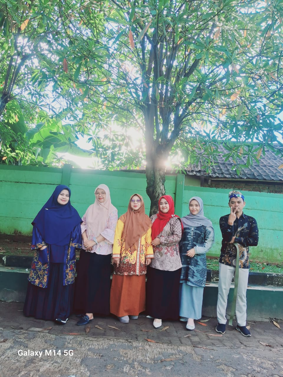 Sambutan Hangat Tim Penyambutan Siswa MAN 2 Bogor dalam Membangun Kenyamanan dan Kedisiplinan