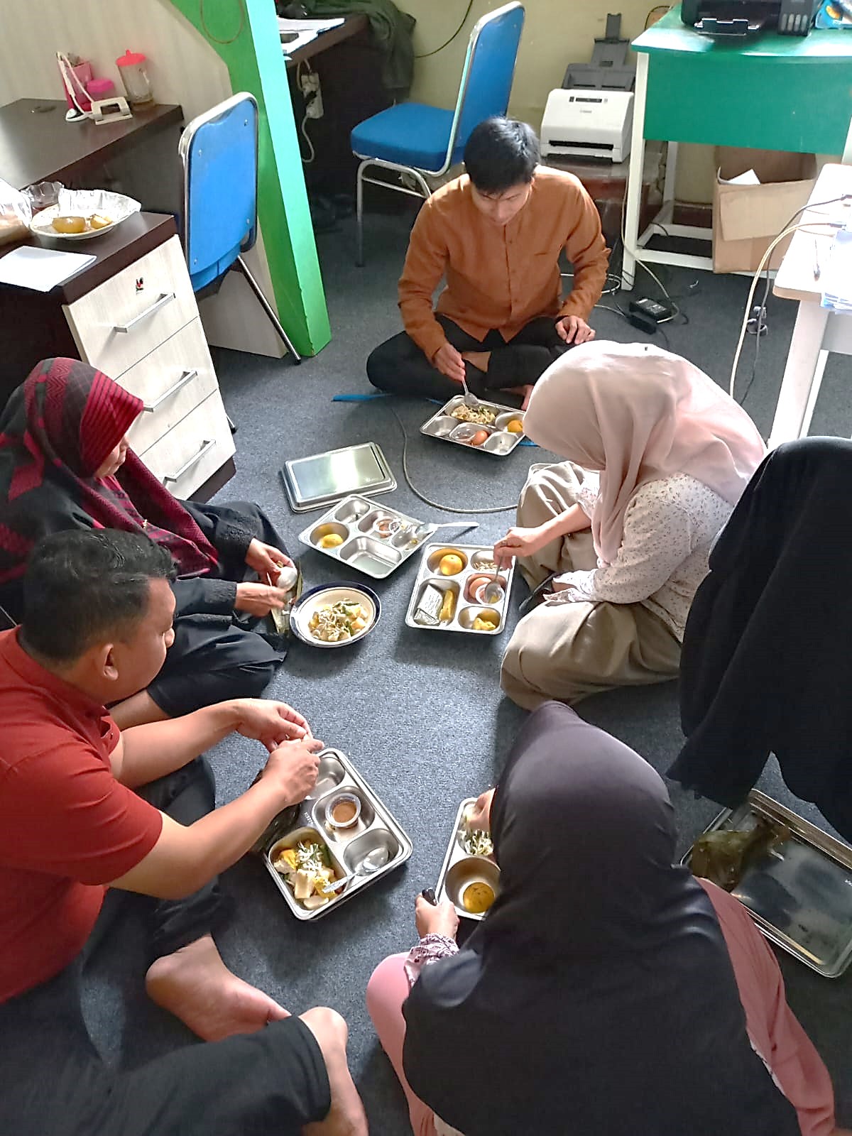 Tim Cicip Menu MBG Staf Tata Usaha MAN 2 Bogor Dukung Kualitas Layanan Gizi Siswa