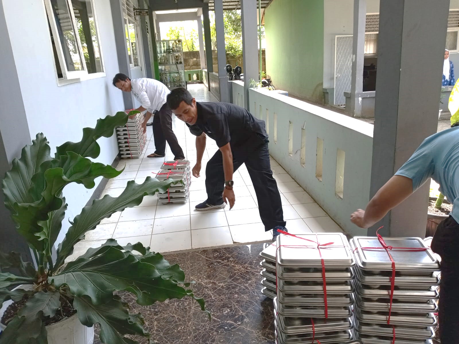 Tim Pengantar Mobil Makan Bergizi Gratis Tiba di MAN 2 Bogor