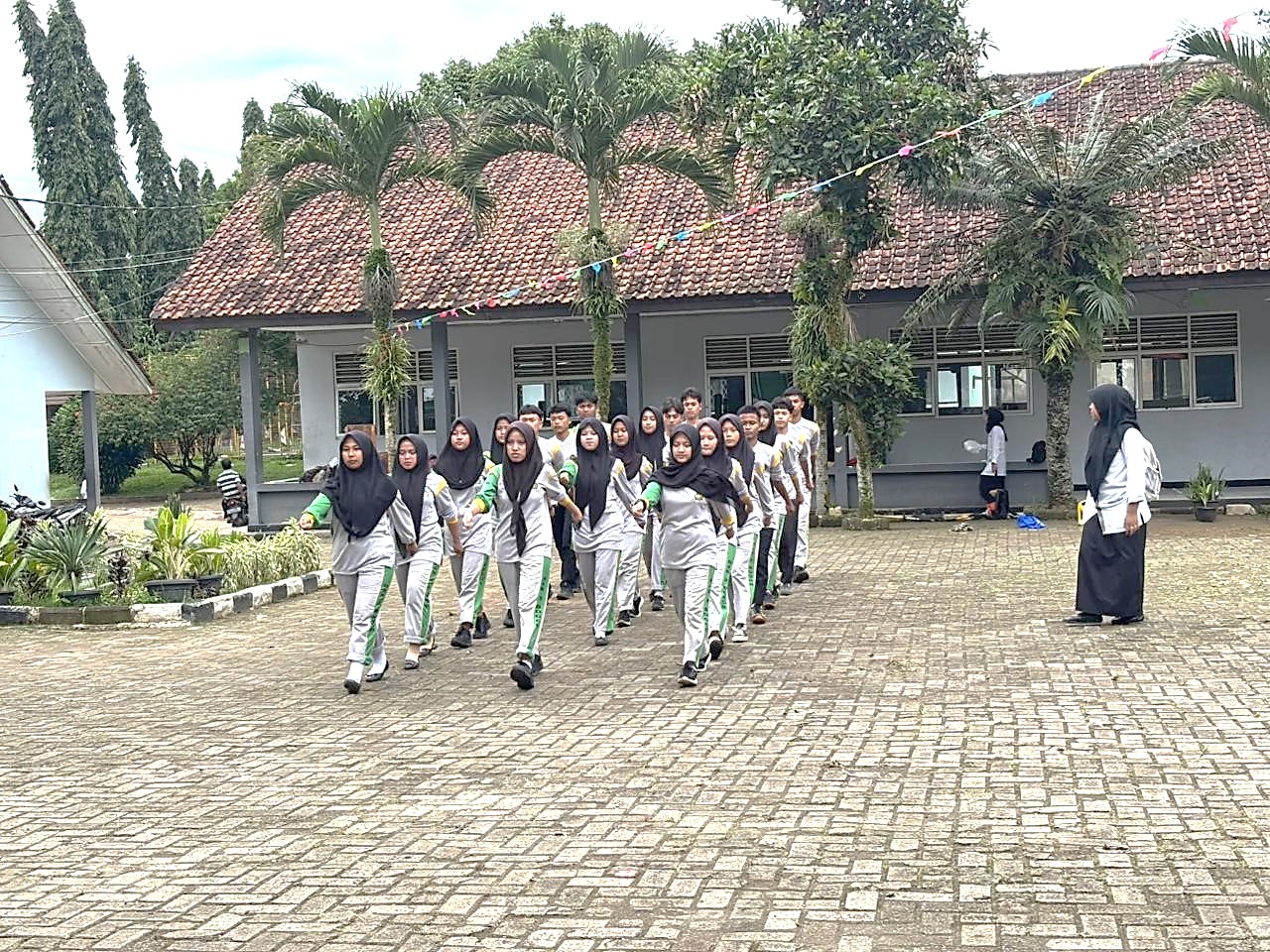 Paskibra MAN 2 Bogor Gelar Latihan Rutin untuk Meningkatkan Kekompakan dan Kedisiplinan