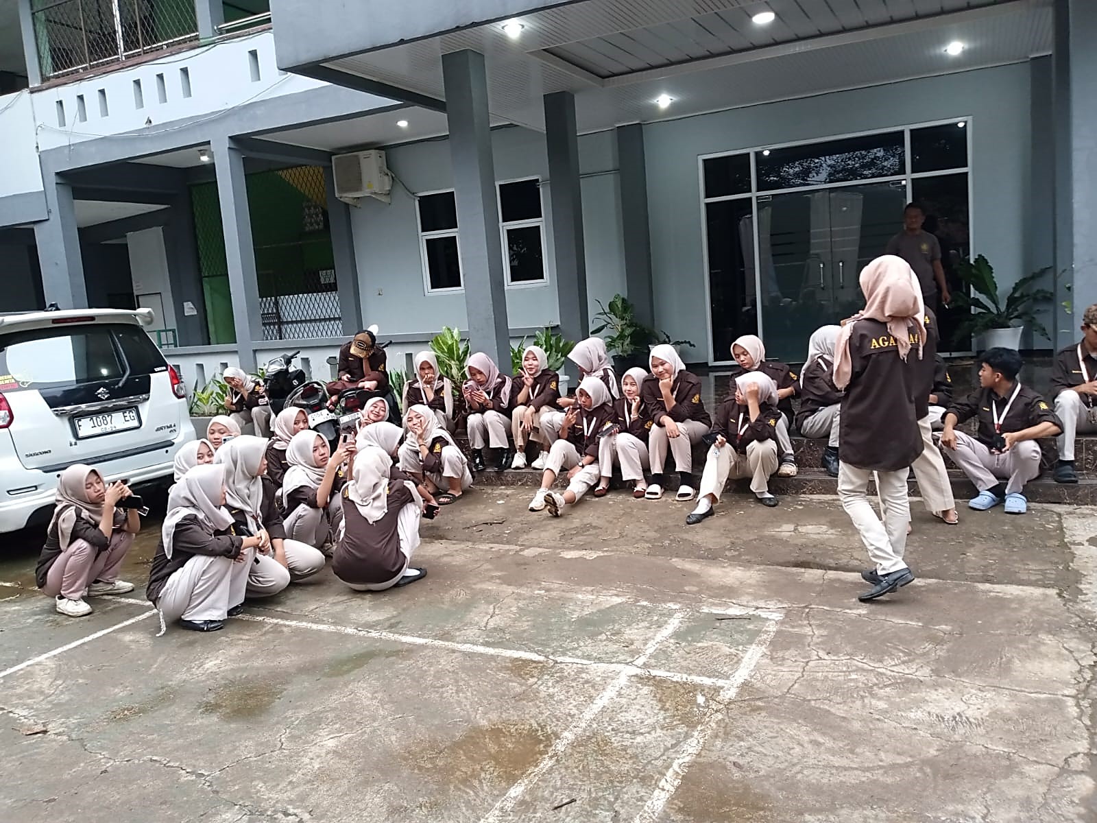 Panitia Agatra 4 MAN 2 Bogor Langsung Bergerak Membersihkan Lokasi Pasca-Acara