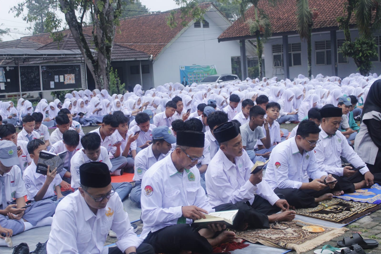 MAN 2 Bogor Teguhkan Karakter Religius Lewat Khotmul Quran Serentak dalam Program SERASI