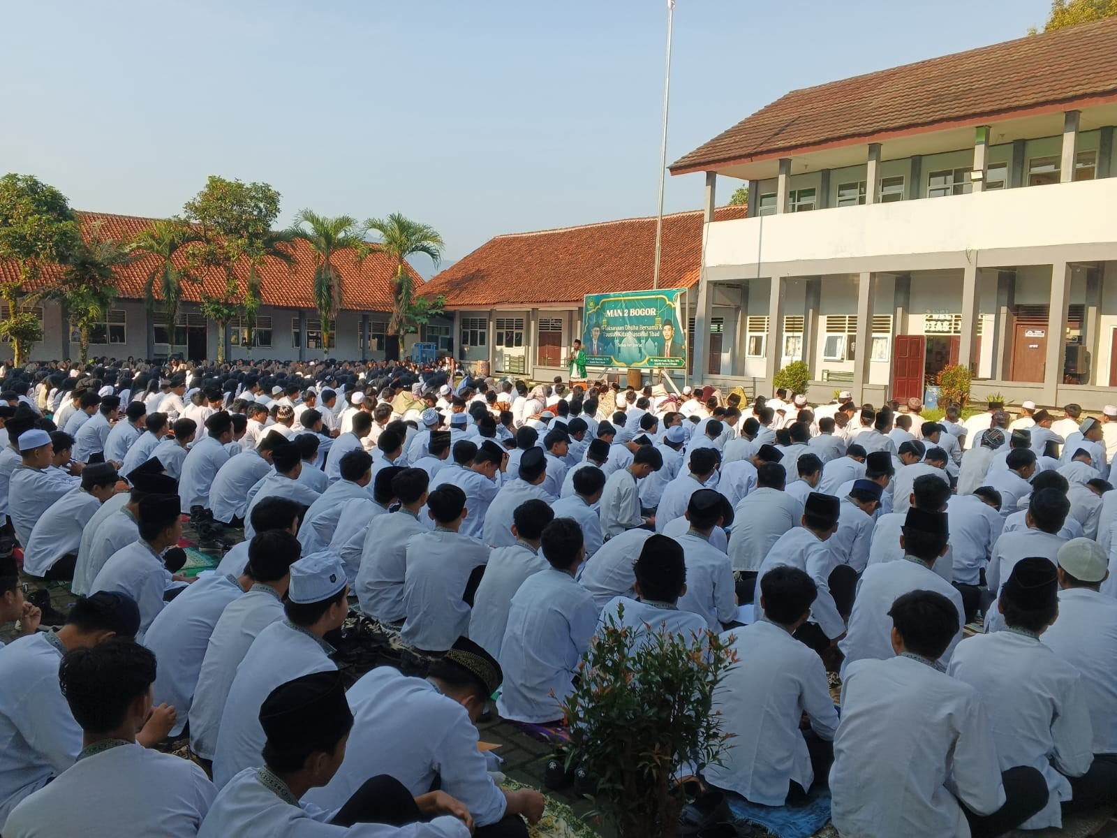 MAN 2 Bogor Laksanakan Kegiatan Kokurikuler Jum`at: Duha Bersama dan Tausyiah Keagamaan