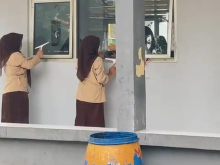 KASIH 16 Oktober 2025: MAN 2 Bogor Ajak Siswa Peduli Lingkungan Lewat Aksi Bersih dan Pilah Sampah