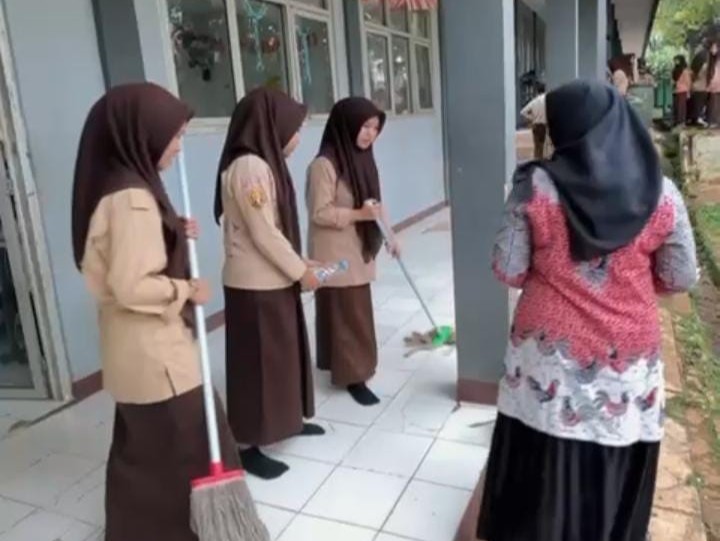 Kegiatan Kokurikuler KASIH: Wujudkan Lingkungan dan Pribadi yang Bersih di MAN 2 Bogor