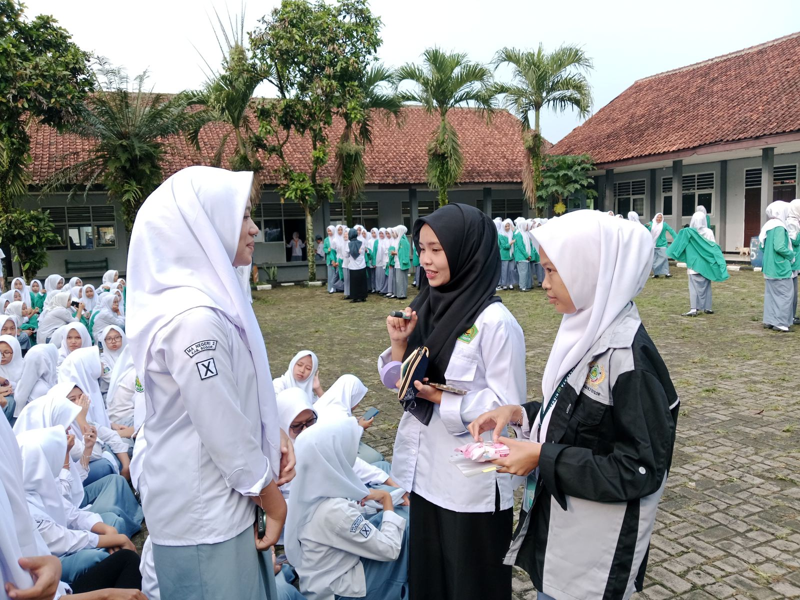 MAN 2 Bogor Tertibkan Disiplin Siswa Lewat Pemeriksaan Kerapihan dan Atribut Sekolah