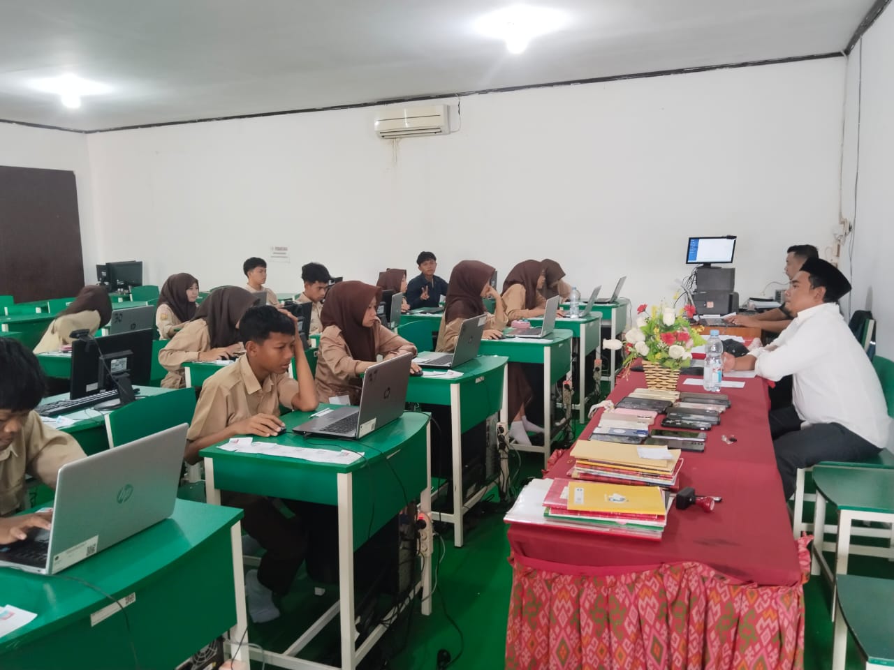 Hari Kedua TKA Gelombang 2: Fokus dan Semangat Peserta MAN 2 Bogor di Mata Pelajaran Pilihan