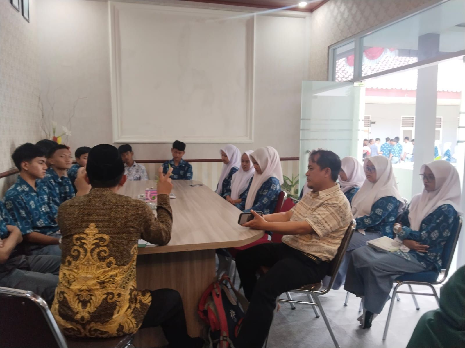 Jelang OMI Kab. Bogor, Waka Kurikulum MAN 2 Bogor Berikan Arahan kepada Peserta dan Pembimbing