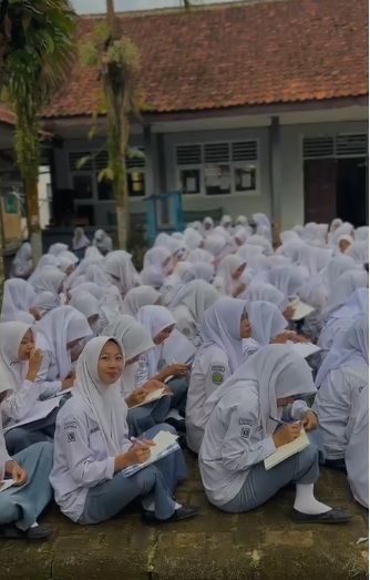 Bangun Budaya Literasi Sejak Pagi, MAN 2 Bogor Laksanakan Kokurikuler SERASI (Selasa Literasi)