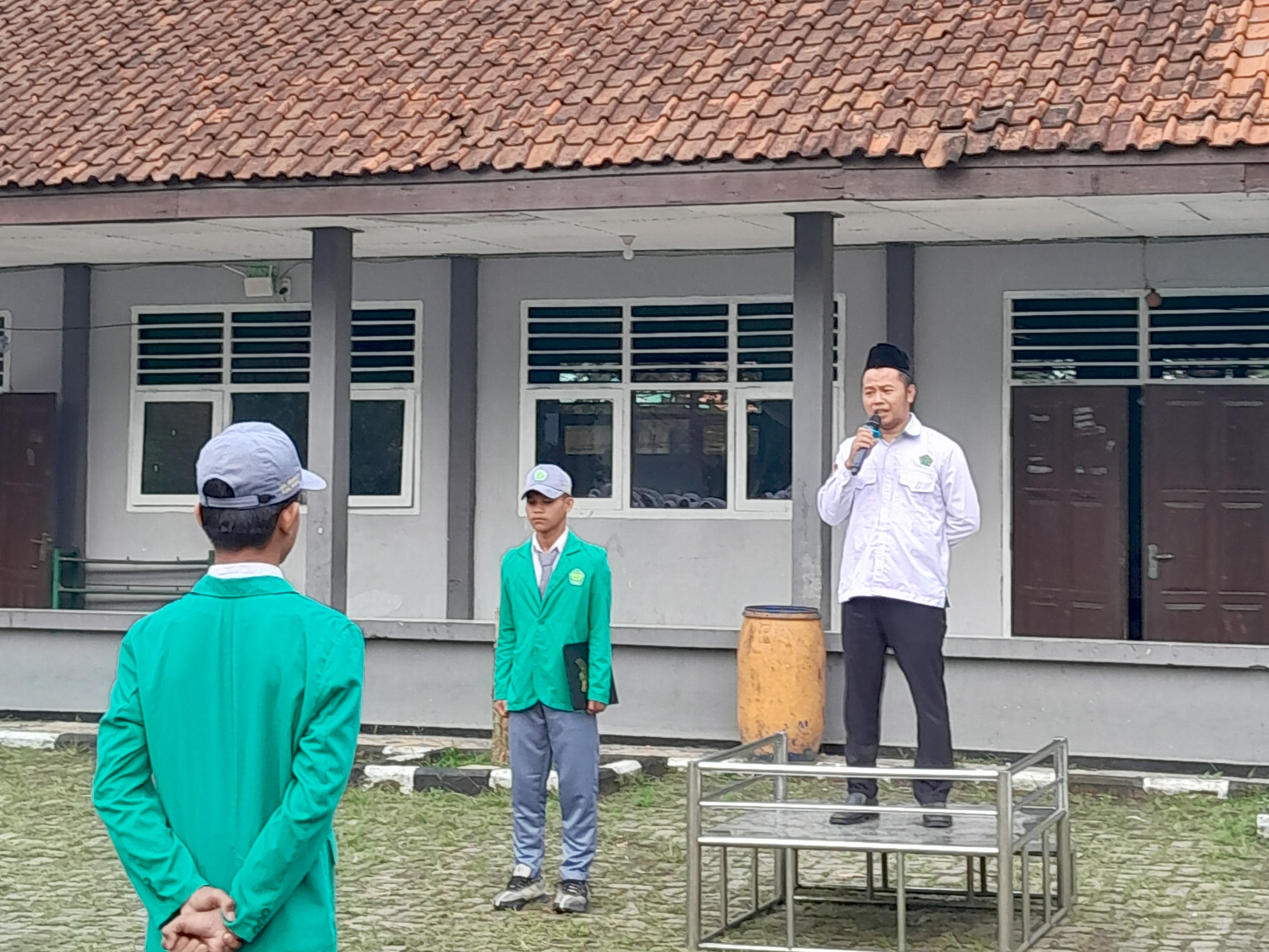 MAN 2 Bogor Laksanakan Kegiatan Kokurikuler: Upacara Bendera Hari Senin
