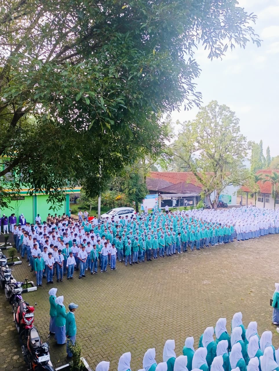 MAN 2 Bogor Laksanakan Upacara Bendera Hari Senin dengan Tema ``Proaktif dan Inovatif``